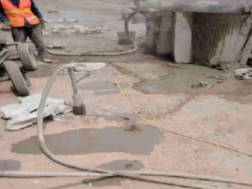 红桥水泥混凝土路面板底注浆技术 路面脱空注浆整治方案